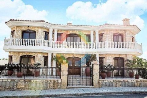 6 bedrooms Villa in Limassol, Cyprus No. 30062 1
