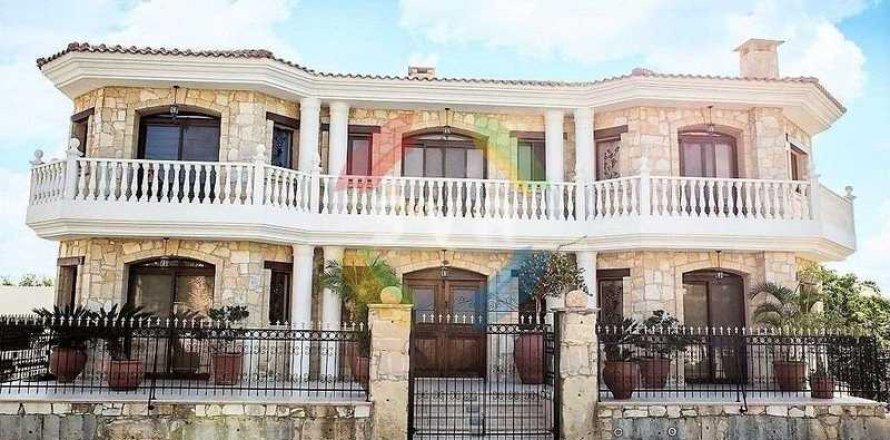 6 bedrooms Villa in Limassol, Cyprus No. 30062