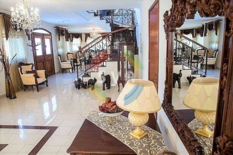 6 bedrooms Villa in Limassol, Cyprus No. 30062 3