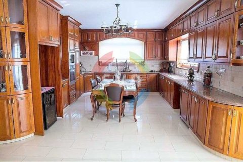 6 bedrooms Villa in Limassol, Cyprus No. 30062 8