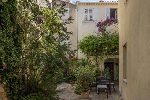 4 dormitorios House en Mougins, France No. 72560 13