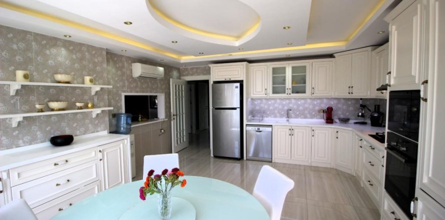 Квартира с 4 комнатами в Махмутлар, Турция №18058