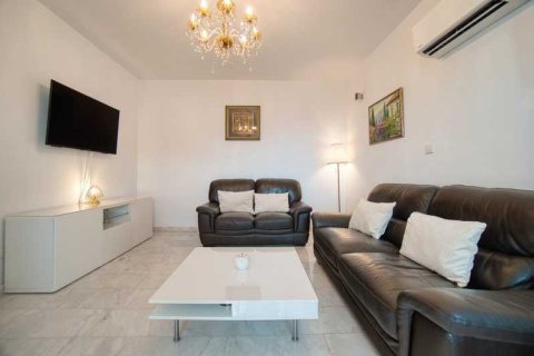 4 bedrooms House in Chloraka, Cyprus No. 100721 10