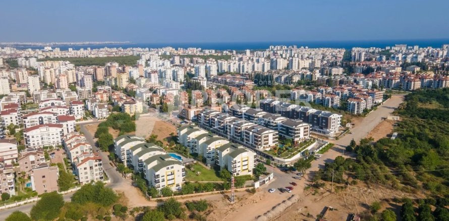 5 rooms Apartment in Konyaalti, Turkey No. 11490