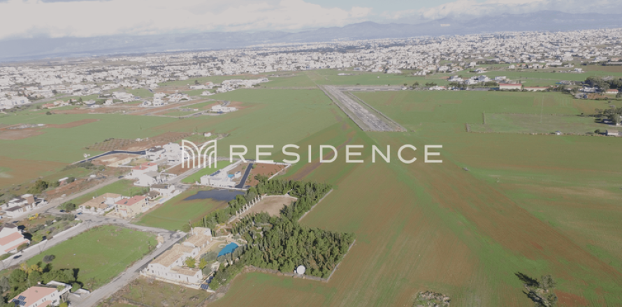 11753m² Land en Strovolos, Cyprus No. 80120