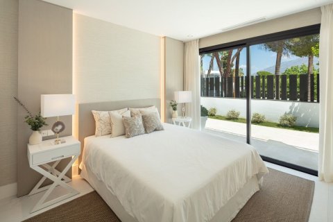 5 bedrooms Villa in Tan Xuan, Vietnam No. 27435 20