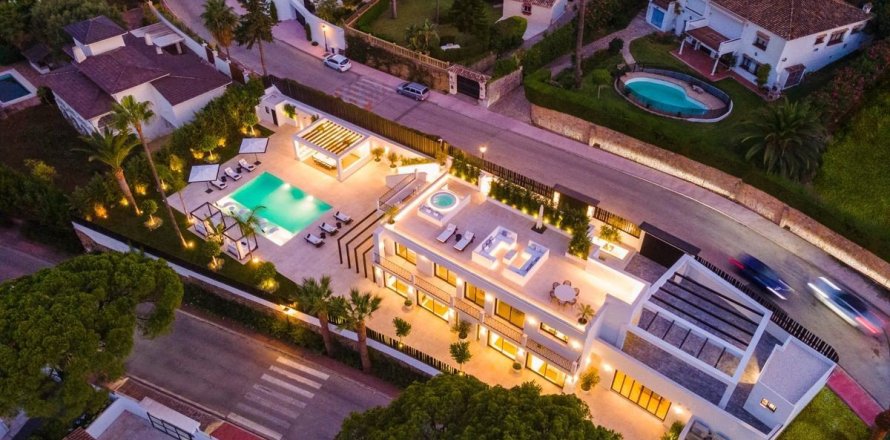 5 bedrooms Villa in Tan Xuan, Vietnam No. 27435