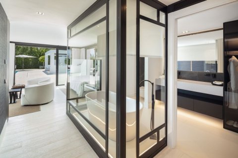 5 bedrooms Villa in Tan Xuan, Vietnam No. 27435 23