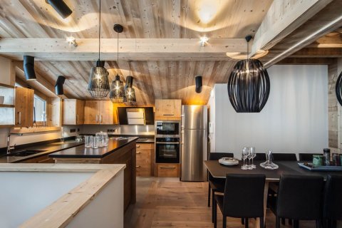 5 bedrooms House in Savoie, France No. 99513 2