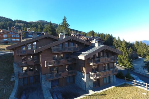 5 bedrooms House in Savoie, France No. 99513 1