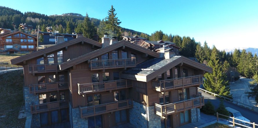 5 bedrooms House in Savoie, France No. 99513