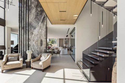 5 bedrooms House in Cannes, France No. 99791 8