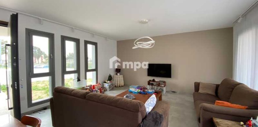 5 bedrooms House in Lakatamia, Cyprus No. 79012