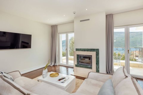 4 bedrooms Apartment in Kumbor, Montenegro No. 74771 19