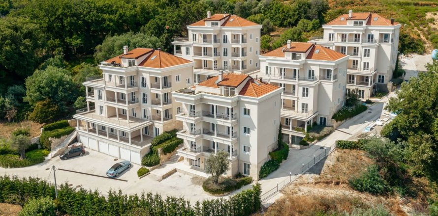 4 bedrooms Apartment in Kumbor, Montenegro No. 74771