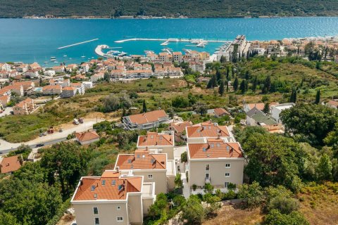 4 bedrooms Apartment in Kumbor, Montenegro No. 74771 2