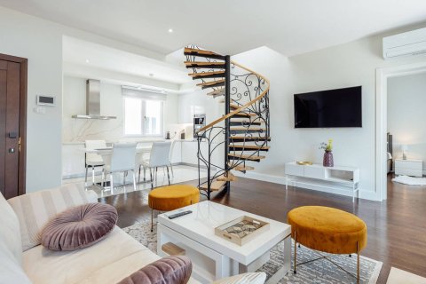 4 bedrooms Apartment in Kumbor, Montenegro No. 74771 15