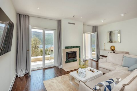 4 bedrooms Apartment in Kumbor, Montenegro No. 74771 18