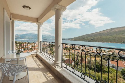 4 bedrooms Apartment in Kumbor, Montenegro No. 74771 10