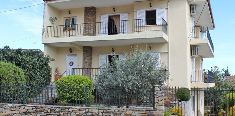 Дом с 8 спальнями в Лариса, Греция №108065