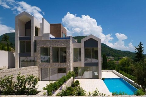 2 bedrooms Apartment in Tivat, Montenegro No. 66799 1