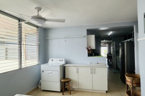 4 bedrooms Apartment in Panama City, Panama No. 109765 7
