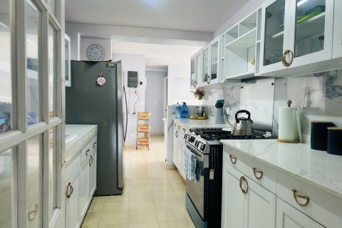 4 bedrooms Apartment in Panama City, Panama No. 109765 4