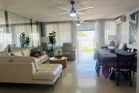 4 bedrooms Apartment in Panama City, Panama No. 109765 1