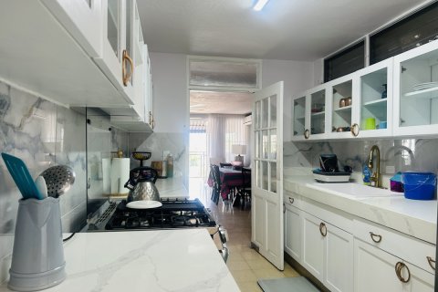 4 bedrooms Apartment in Panama City, Panama No. 109765 5