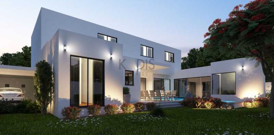 Дом с 4 спальнями в Энгоми, Кипр №101046