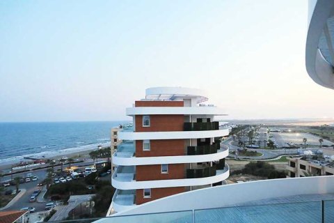 2 bedrooms Apartment in Larnaca, Cyprus No. 32552 11