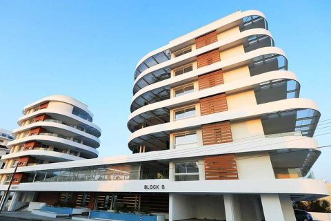 2 bedrooms Apartment in Larnaca, Cyprus No. 32552 5