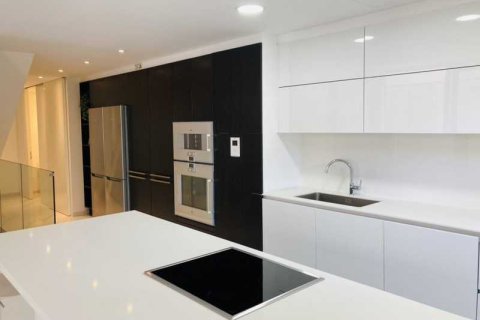 4 bedrooms House in Strovolos, Cyprus No. 75681 2