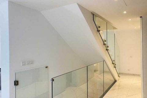 4 bedrooms House in Strovolos, Cyprus No. 75681 4