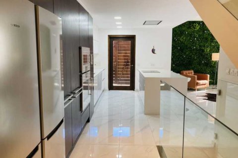 4 bedrooms House in Strovolos, Cyprus No. 75681 1