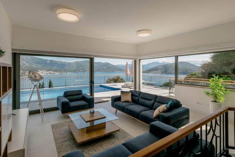 4 bedrooms Villa in Herceg Novi, Montenegro No. 78815 16