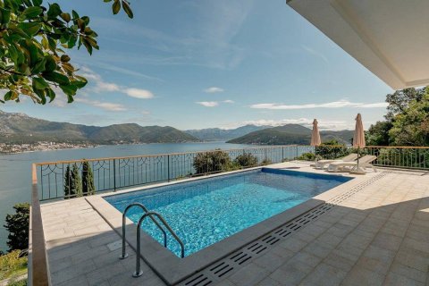 4 bedrooms Villa in Herceg Novi, Montenegro No. 78815 3
