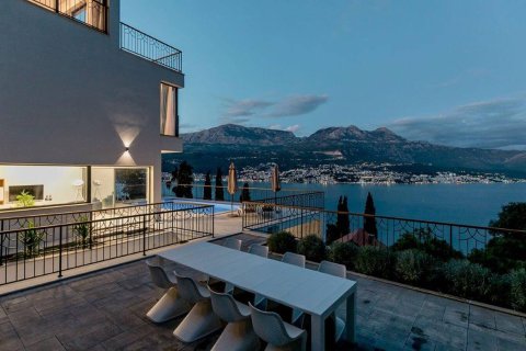 4 bedrooms Villa in Herceg Novi, Montenegro No. 78815 13