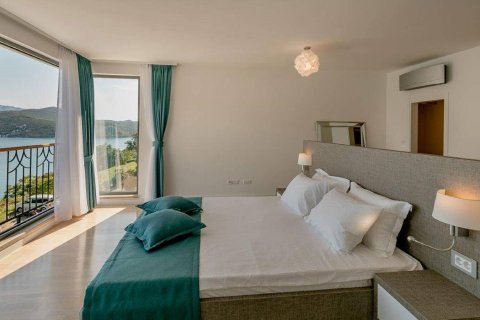 4 bedrooms Villa in Herceg Novi, Montenegro No. 78815 24