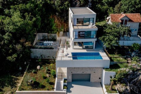 4 bedrooms Villa in Herceg Novi, Montenegro No. 78815 4