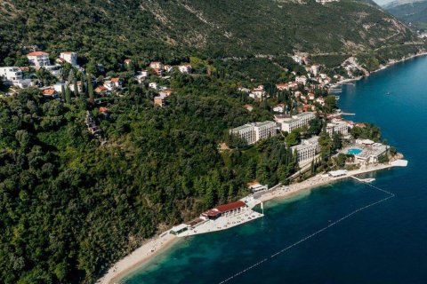 4 bedrooms Villa in Herceg Novi, Montenegro No. 78815 10