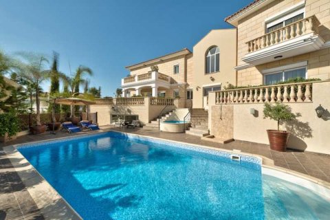 4 bedrooms Villa in Limassol, Cyprus No. 84390 1