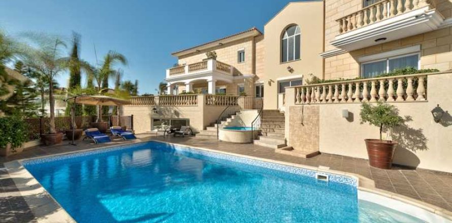 4 bedrooms Villa in Limassol, Cyprus No. 84390