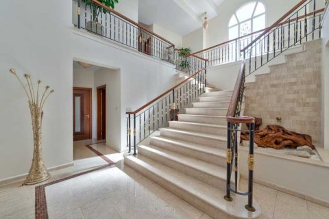 4 bedrooms Villa in Limassol, Cyprus No. 84390 8