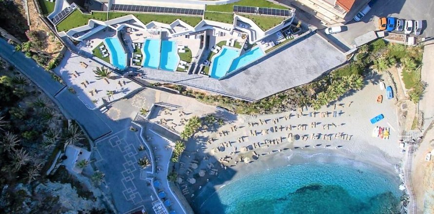 12 rooms Business in Heraklion, Greece No. 55804