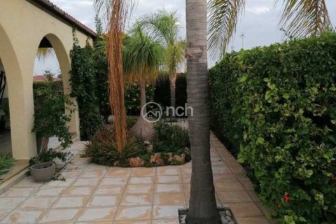4 bedrooms House in Episkopi, Cyprus No. 76816 7