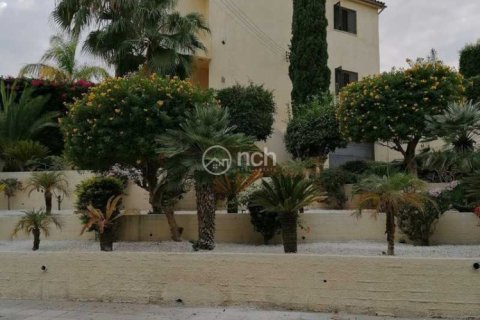 4 bedrooms House in Episkopi, Cyprus No. 76816 1