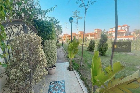 5 dormitorios Apartment en Al Rehab, Egypt No. 39099