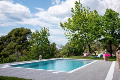 3 bedrooms Villa in Central Greece, Greece No. 113132 2