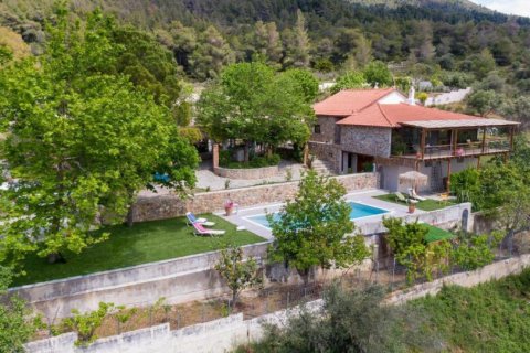 3 bedrooms Villa in Central Greece, Greece No. 113132 1